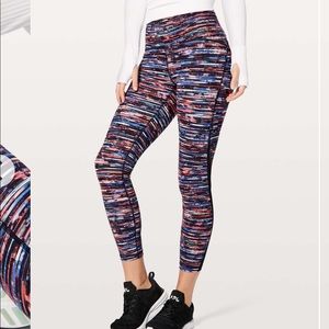 Lululemon Train Times 7/8 Tight 25”, Hinshu Alpine White/Multi, size 6